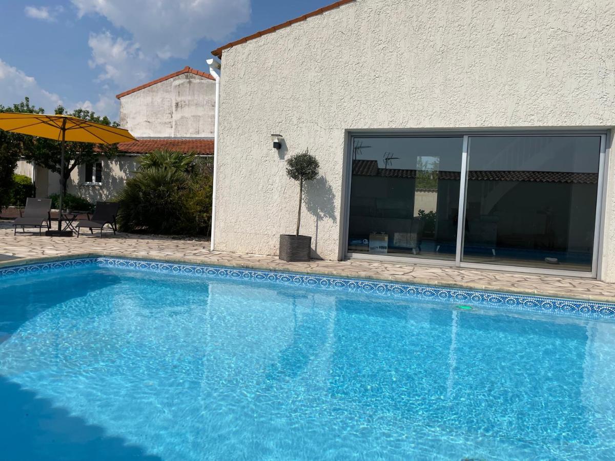 Les Pertuis Rochelais Bed & Breakfast Perigny  Exterior photo